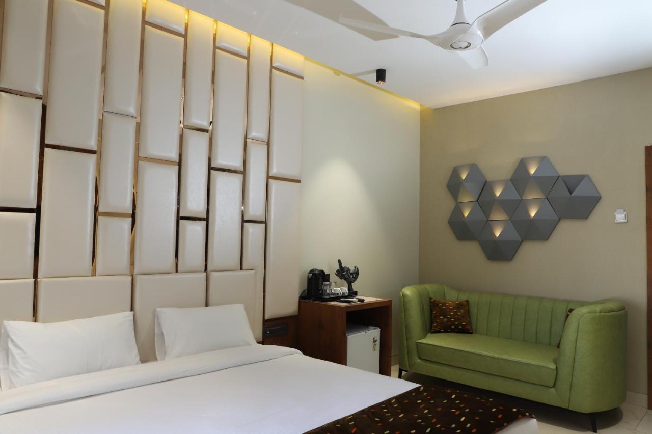 Hotel Florence Nanded Dış mekan fotoğraf
