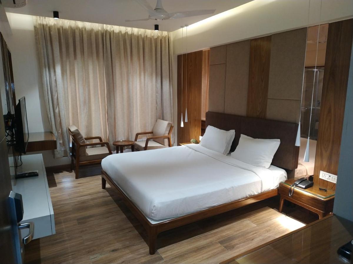 Hotel Florence Nanded Dış mekan fotoğraf