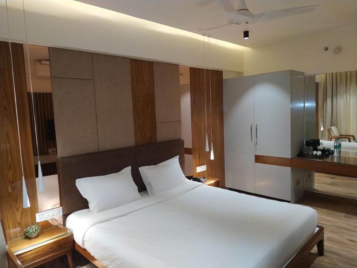 Hotel Florence Nanded Dış mekan fotoğraf