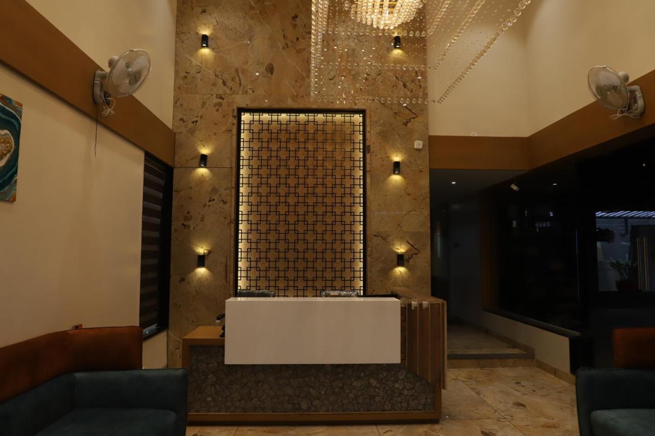 Hotel Florence Nanded Dış mekan fotoğraf